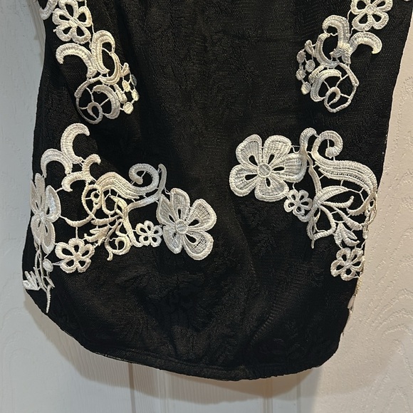 NWT! INC Black and White Floral Lace Halter Tank Top L - Picture 5 of 8